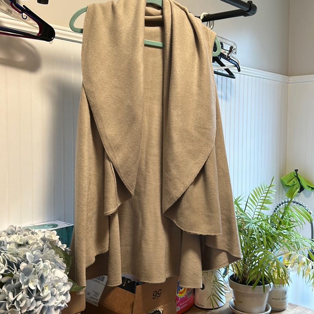 Drapy vest